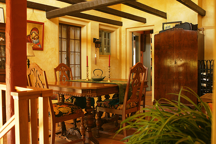 Upper atrium/dining room